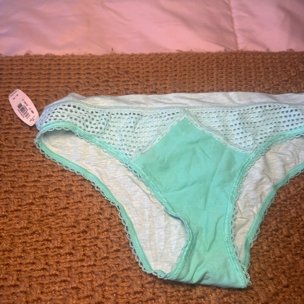 NWT VICTORIAS SECRET PANTIES BIKINI SIZE MEDIUM TEAL AND WHITE 2014